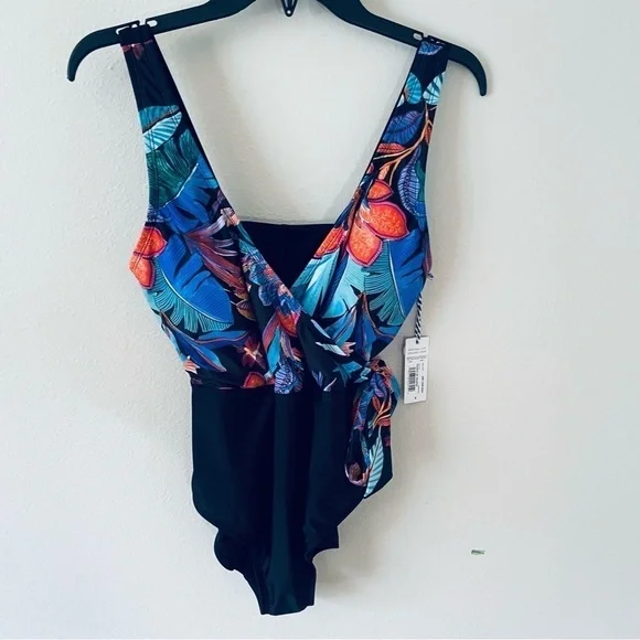 NWT Sonnet Shores Womenβs Exotic Floral One-Piece Swimsuit β Size 6 - Picture 3 of 8